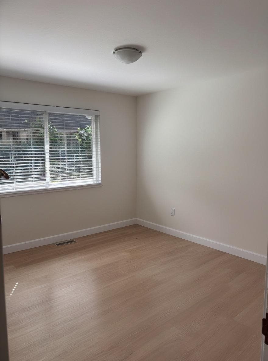 Room decluttered with AI